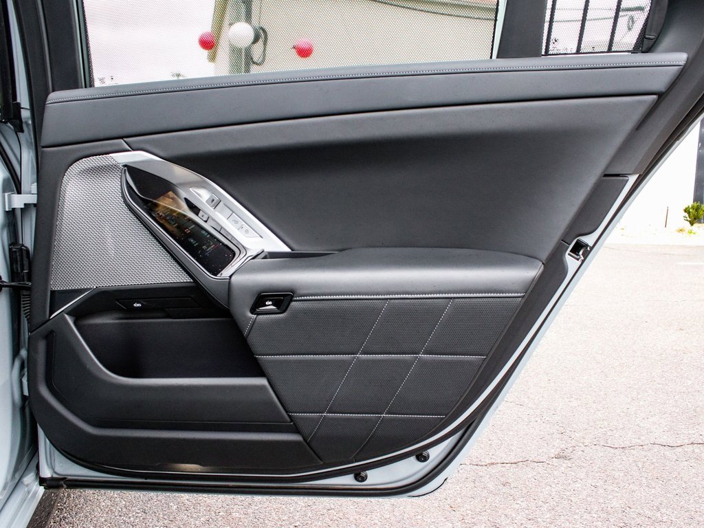 Used 2025 BMW 740i xDrive image 15