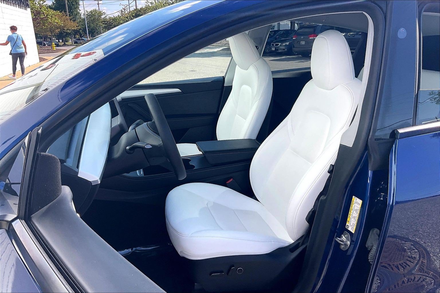 Used 2024 Tesla Model Y Long Range AWD/4WD image 30