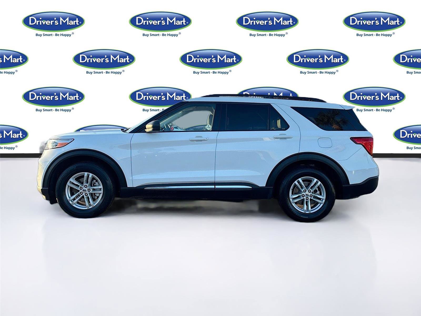Used 2024 Ford Explorer XLT w/ Equipment Group 202A image 5