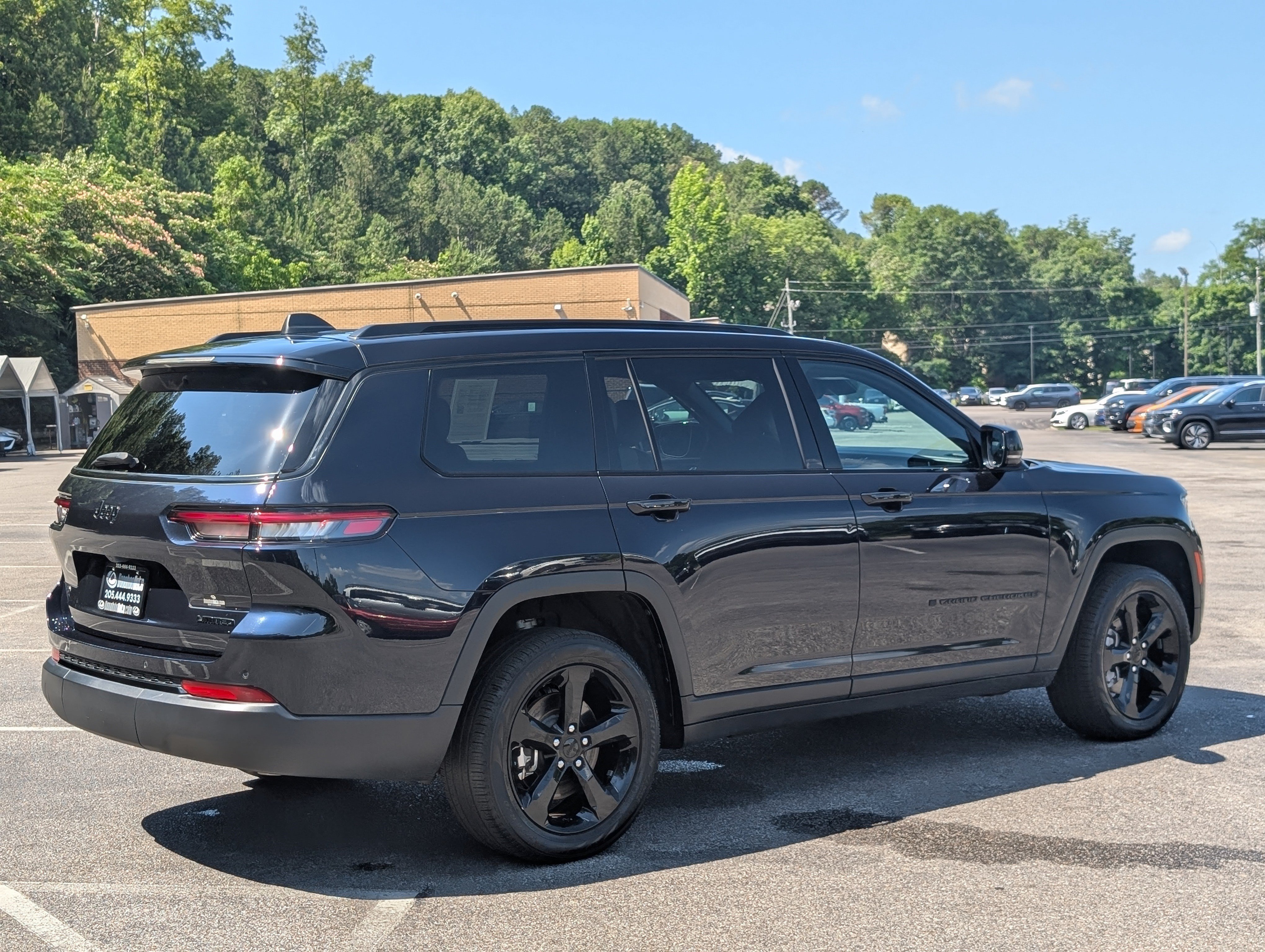 Used 2024 Jeep Grand Cherokee L Limited w/ Black Appearance Package RWD image 9
