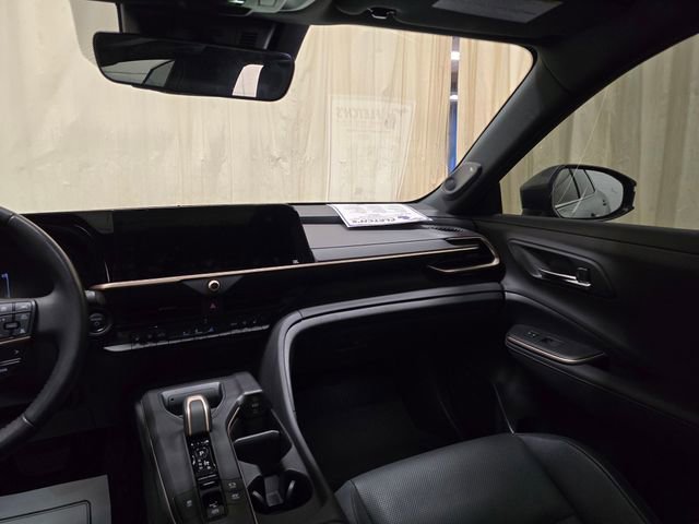 Used 2023 Toyota Crown Limited w/ Advanced Technology Package image 30