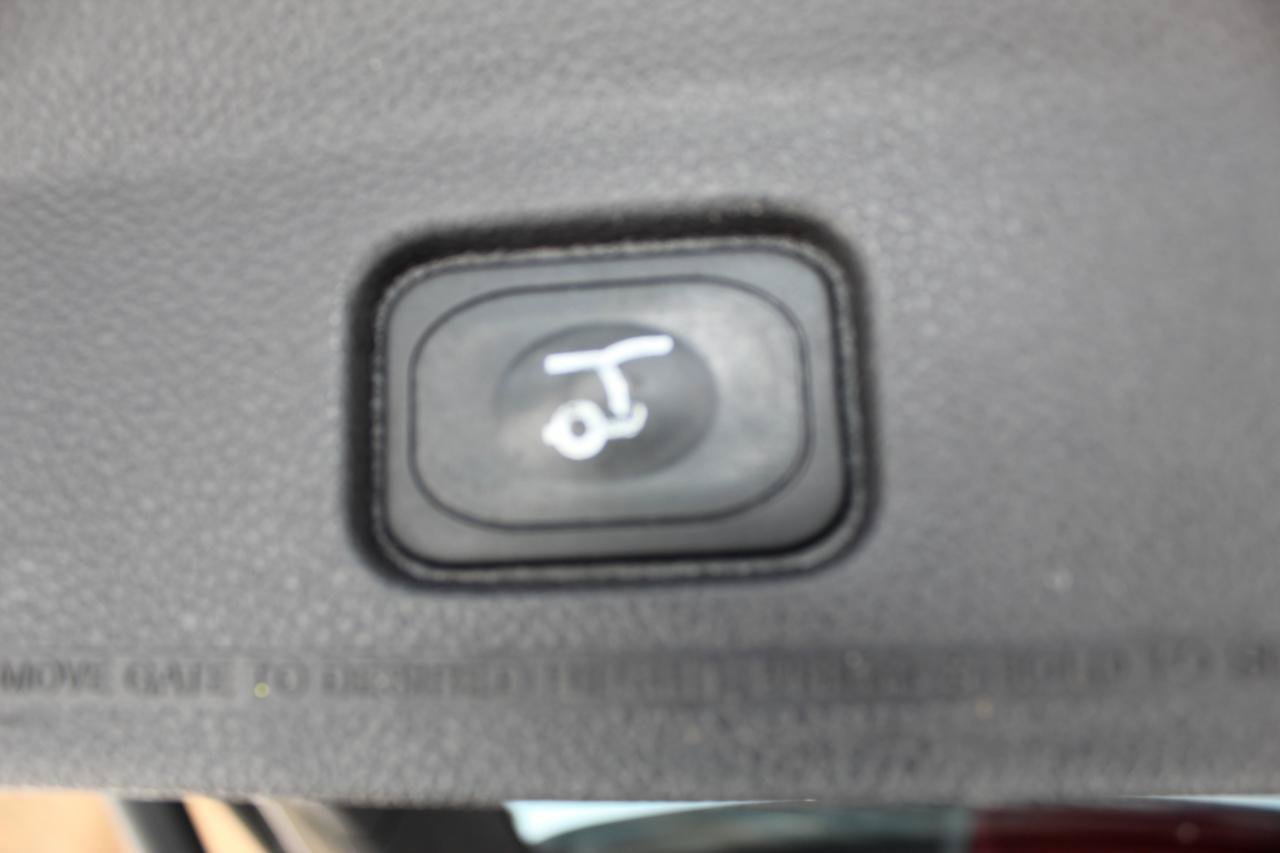 Used 2015 Ford Explorer XLT w/ Equipment Group 202A AWD/4WD image 21