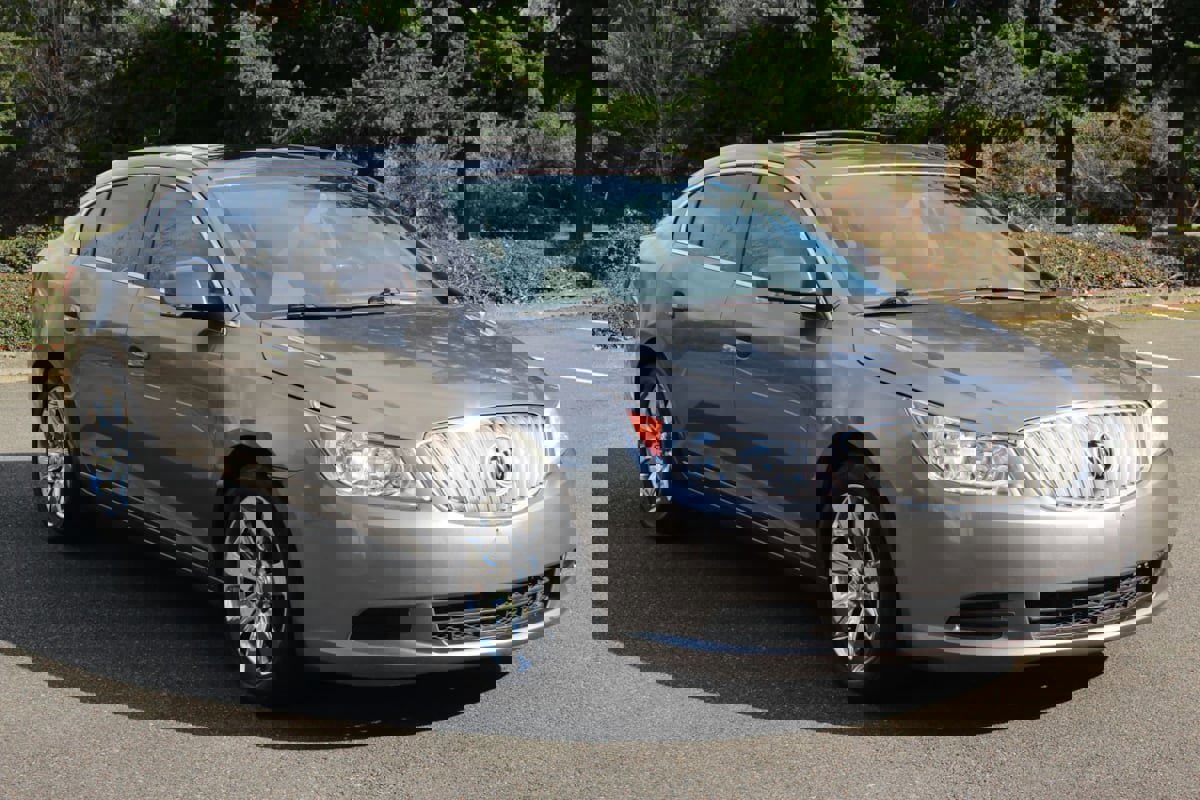 Used 2010 Buick LaCrosse CXL w/ Luxury Package FWD image 7