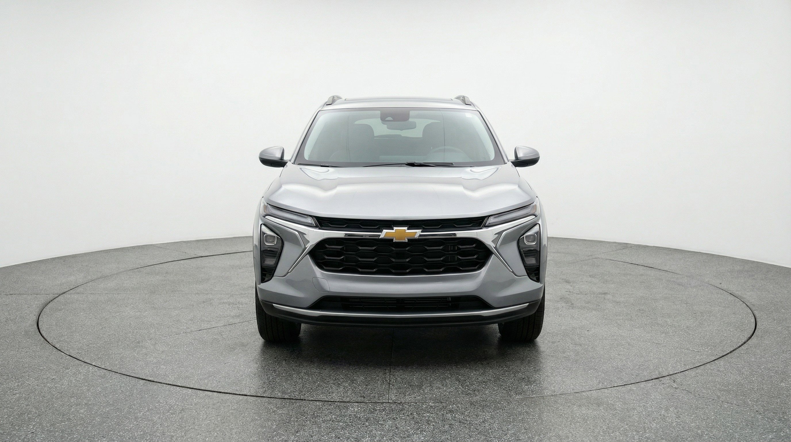 Used 2025 Chevrolet Trax LT FWD image 2