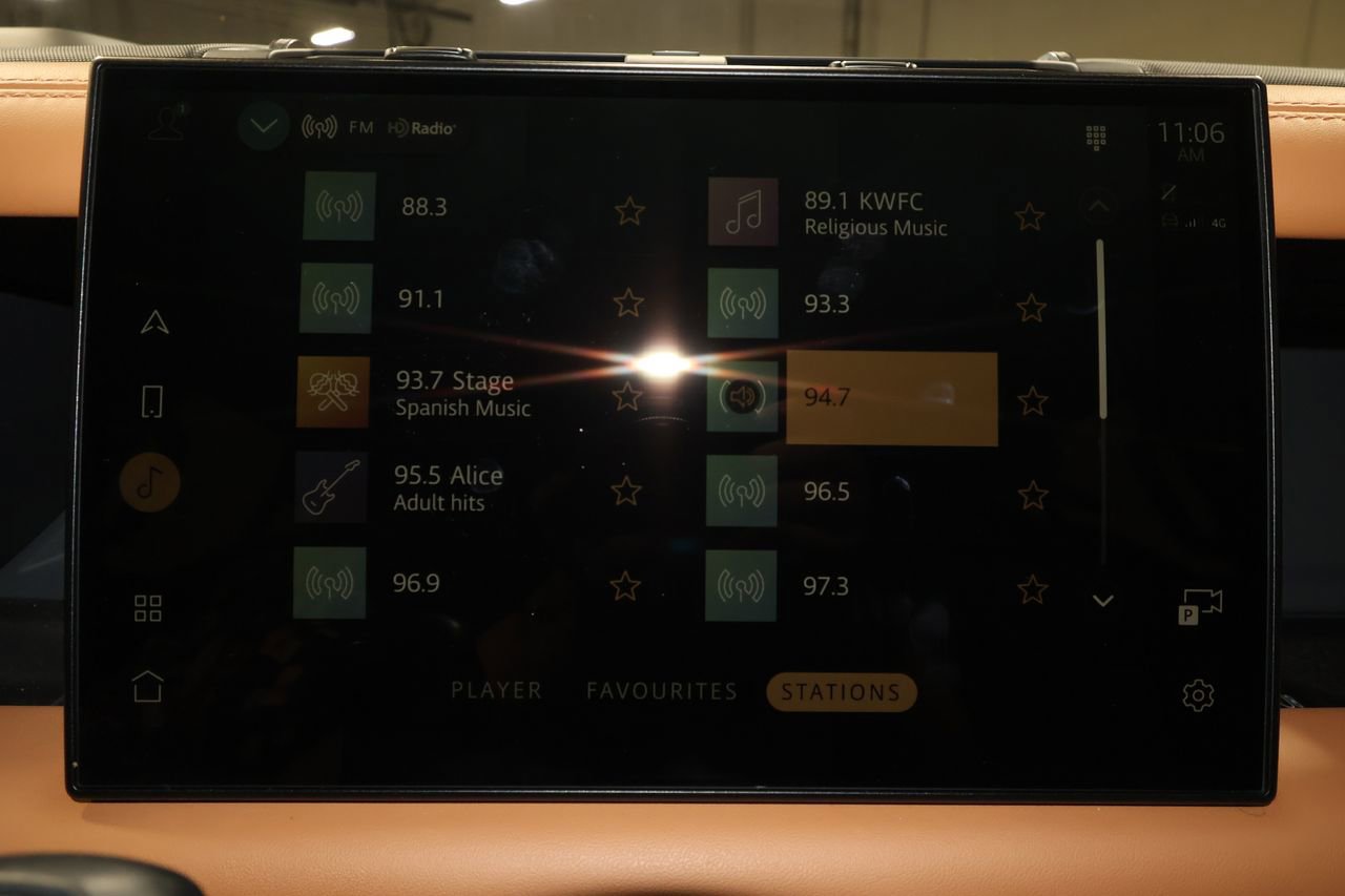 Used 2023 Land Rover Defender 130 X image 12