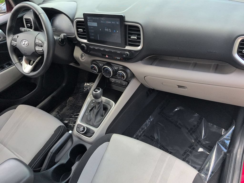 Used 2025 Hyundai Venue SEL FWD image 31