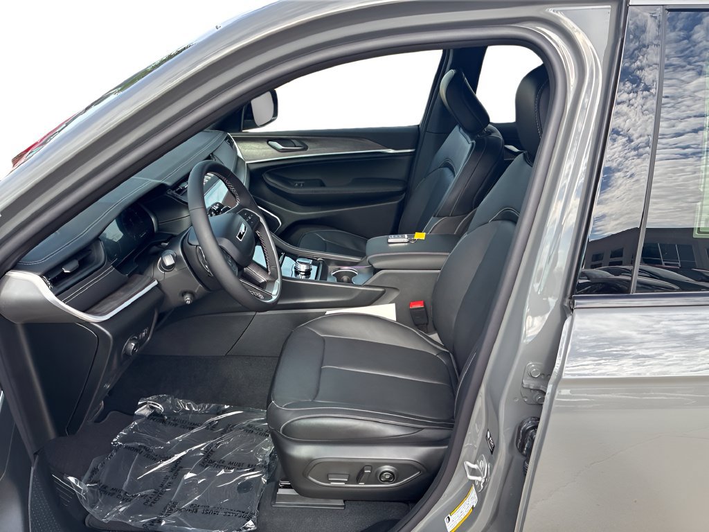 New 2027 Jeep Grand Cherokee Limited AWD/4WD image 24