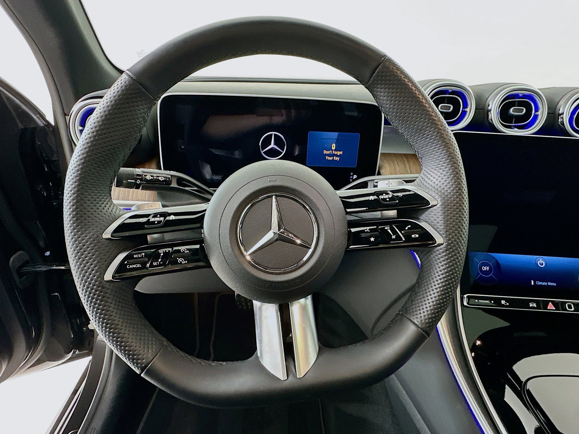 Used 2025 Mercedes-Benz GLC 300 4MATIC image 12