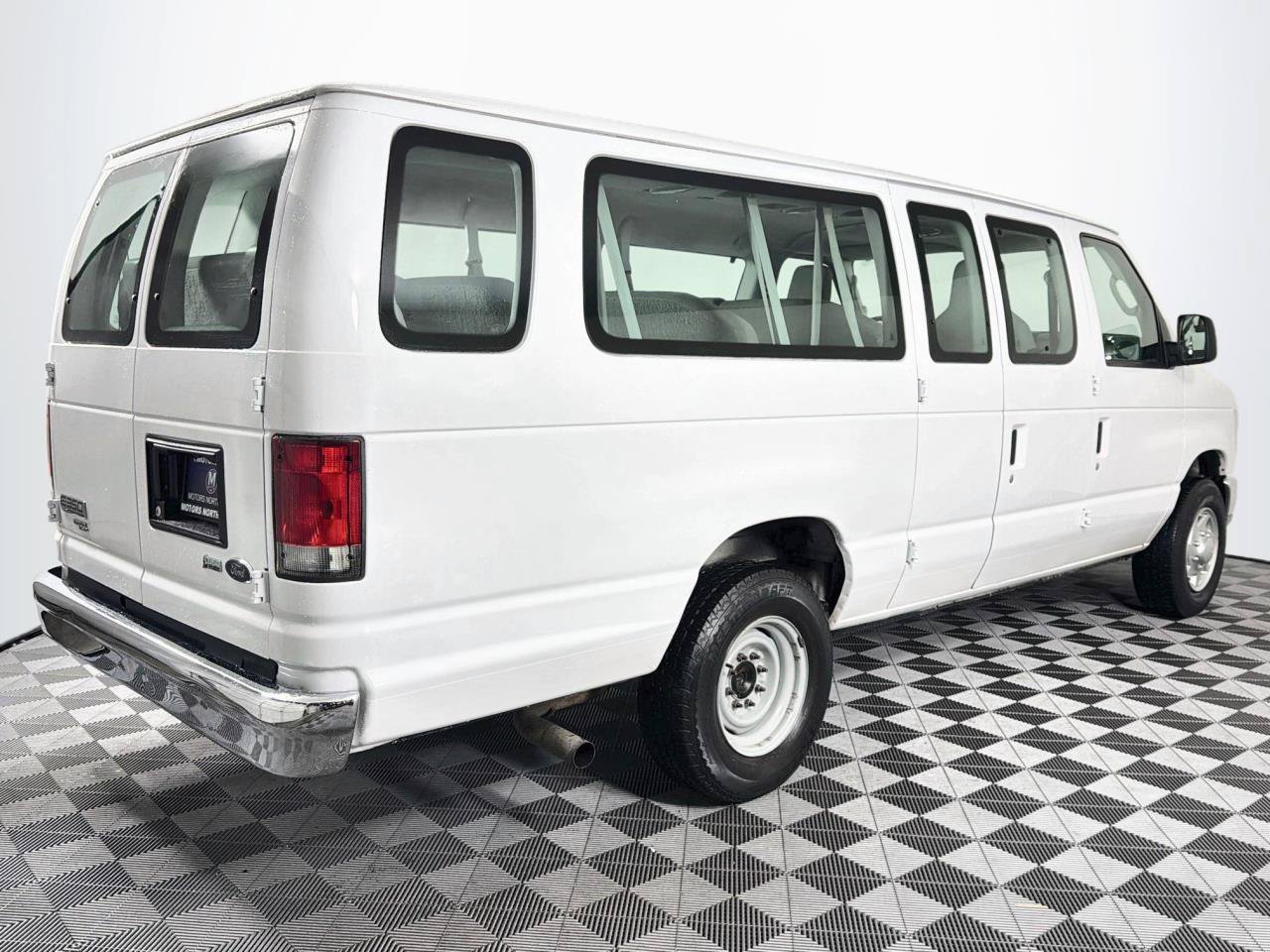 Used 2014 Ford E-350 and Econoline 350 XLT RWD image 24