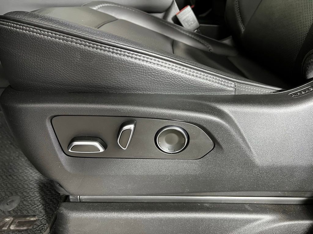 Used 2023 GMC Yukon XL Denali w/ Denali Reserve Package image 32