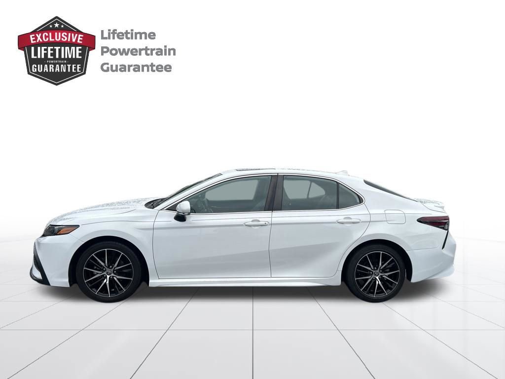 Used 2022 Toyota Camry SE w/ Audio Upgrade Package FWD image 2