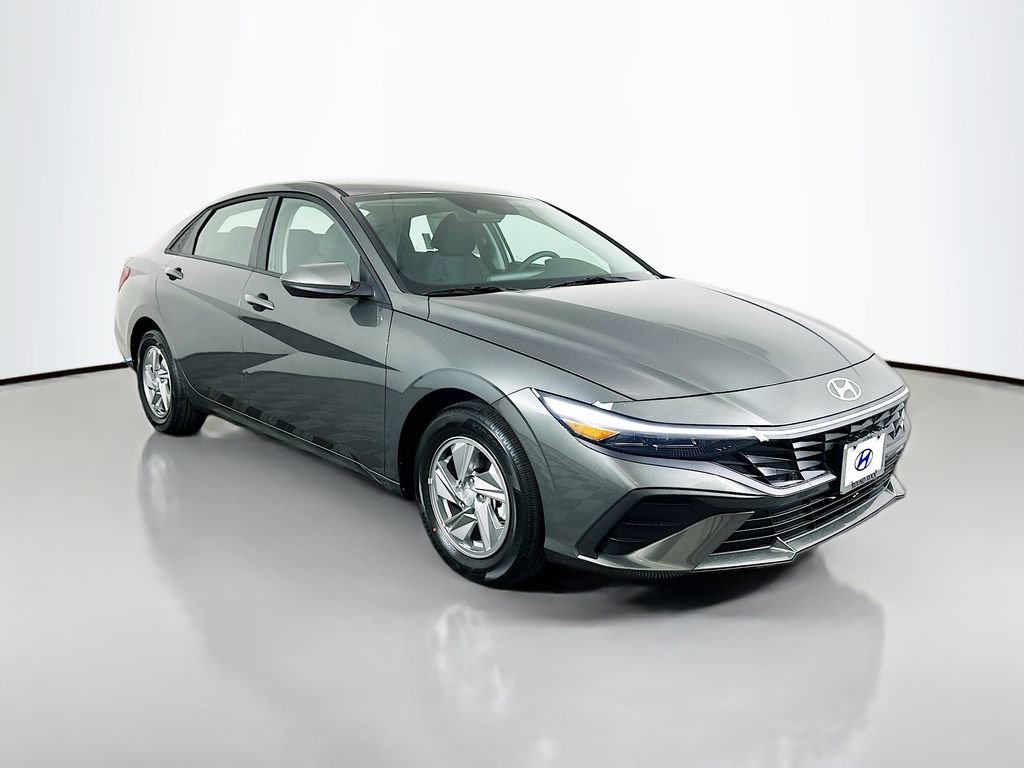 New 2026 Hyundai Elantra SE w/ Cargo Package image 3