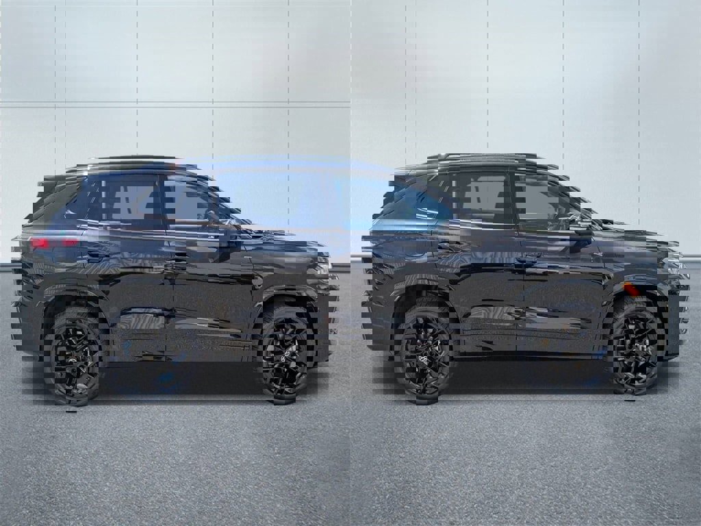 New 2025 Volkswagen Tiguan SE R-Line image 2
