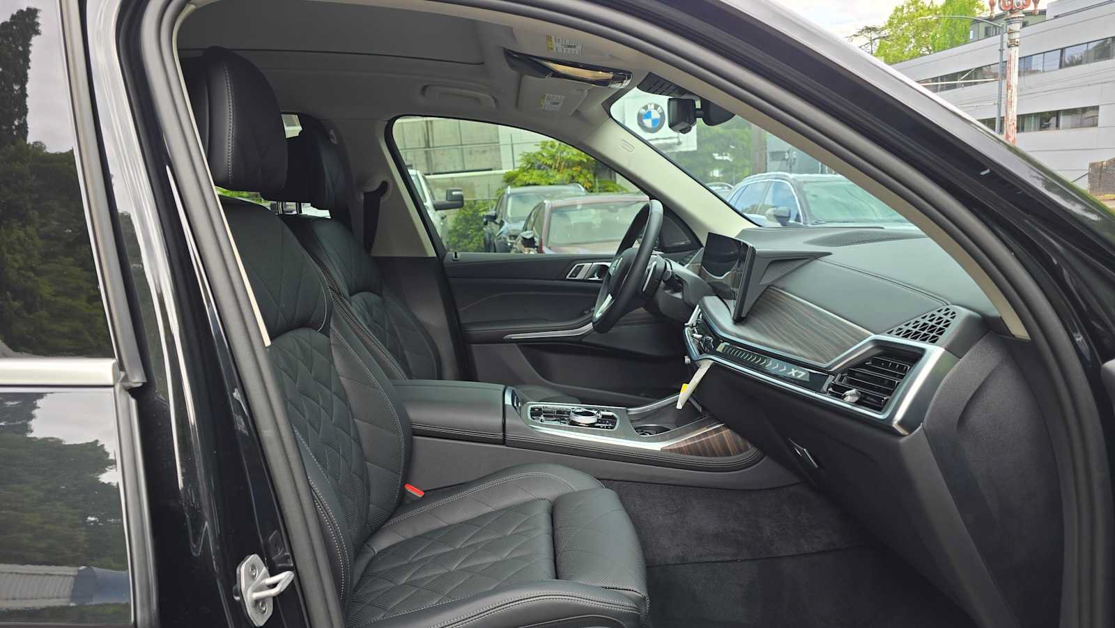 Used 2025 BMW X7 xDrive40i w/ Premium Package AWD/4WD image 10