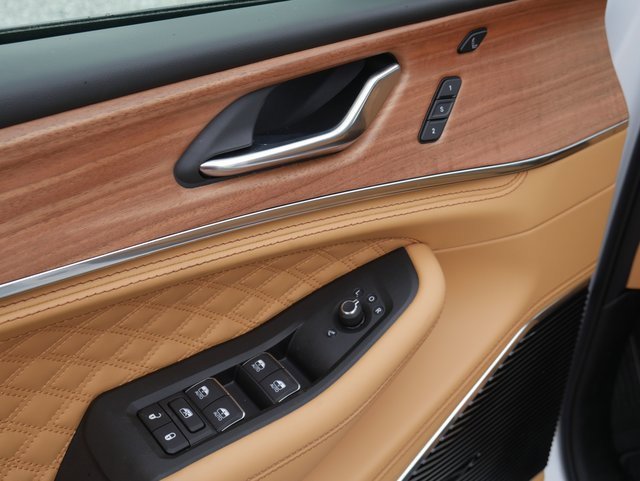 New 2025 Jeep Grand Cherokee Summit image 12