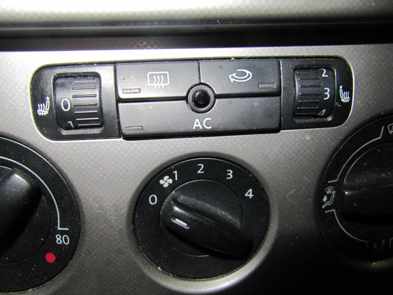 Used 2006 Volkswagen Passat Value Edition image 16