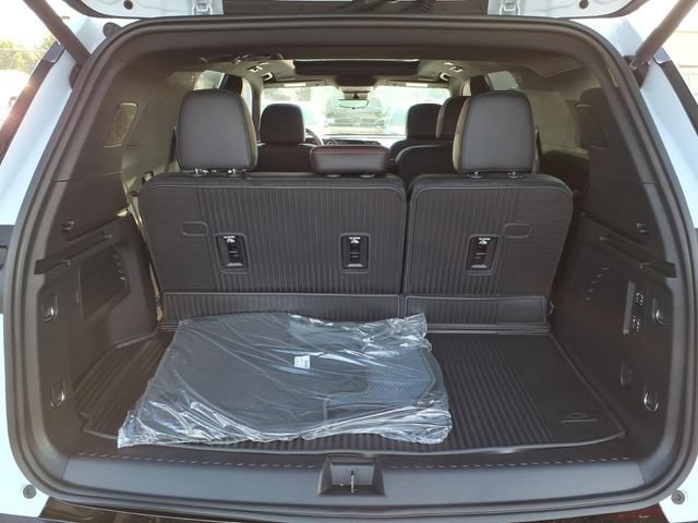New 2027 Chevrolet Traverse RS w/ LPO, Floor Liner Package AWD/4WD image 11