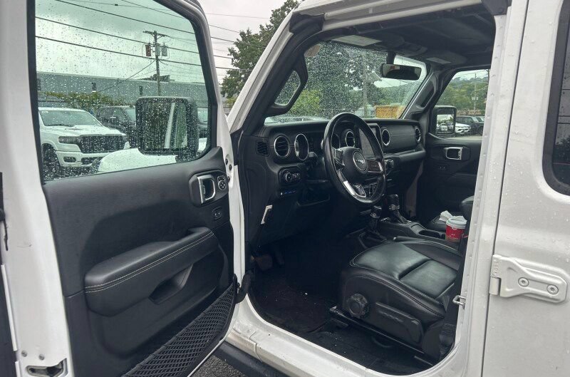 Used 2022 Jeep Wrangler Unlimited Sahara w/ Cold Weather Group AWD/4WD image 9