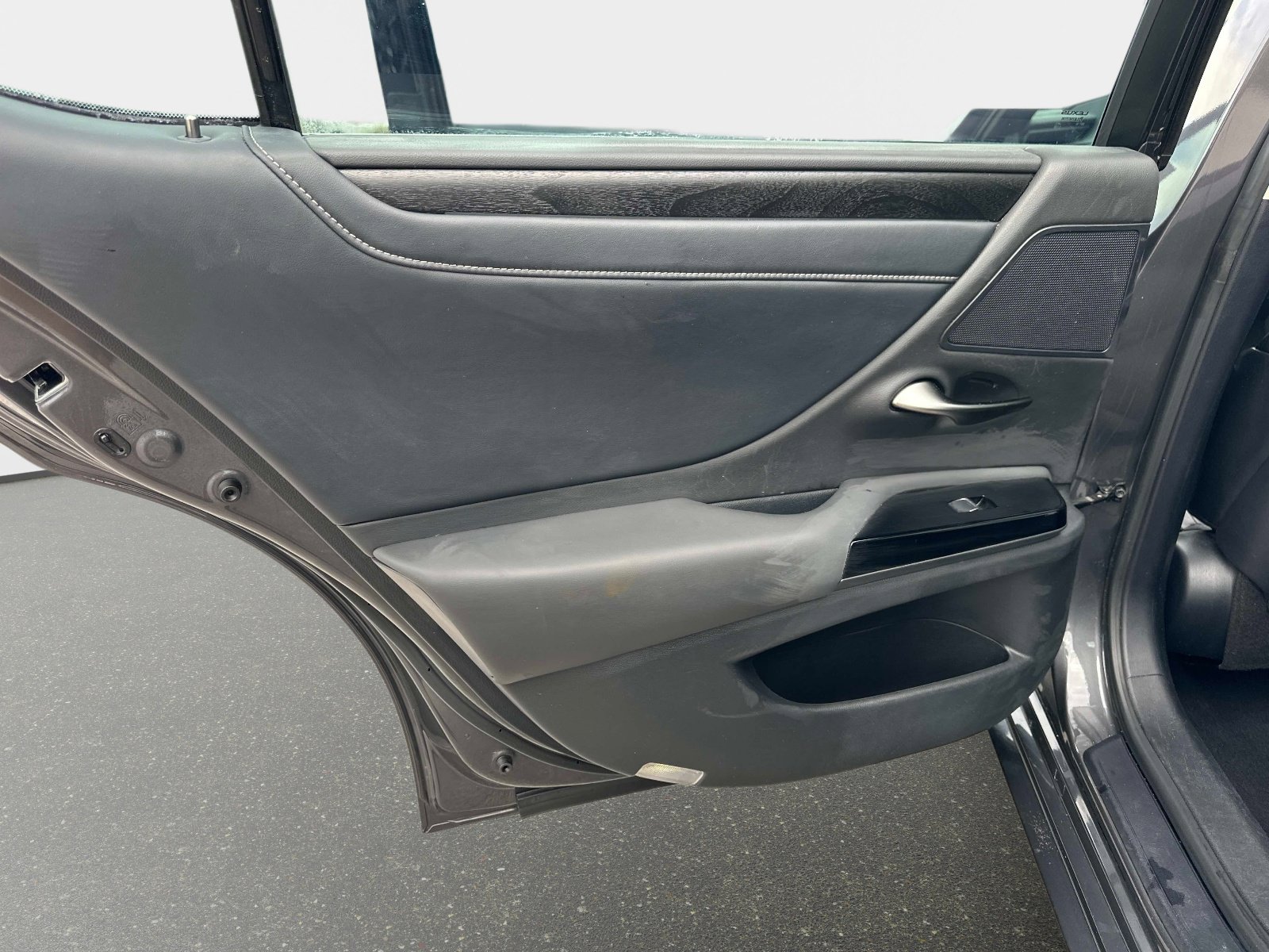 Used 2024 Lexus ES 350 w/ Technology Package image 12