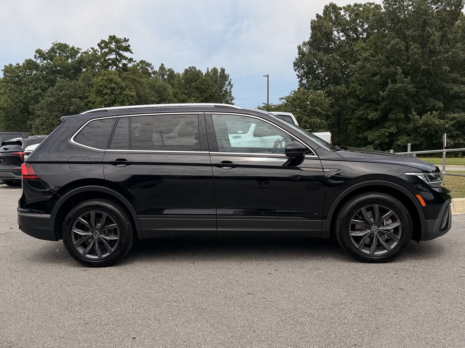 Used 2022 Volkswagen Tiguan SE FWD image 13