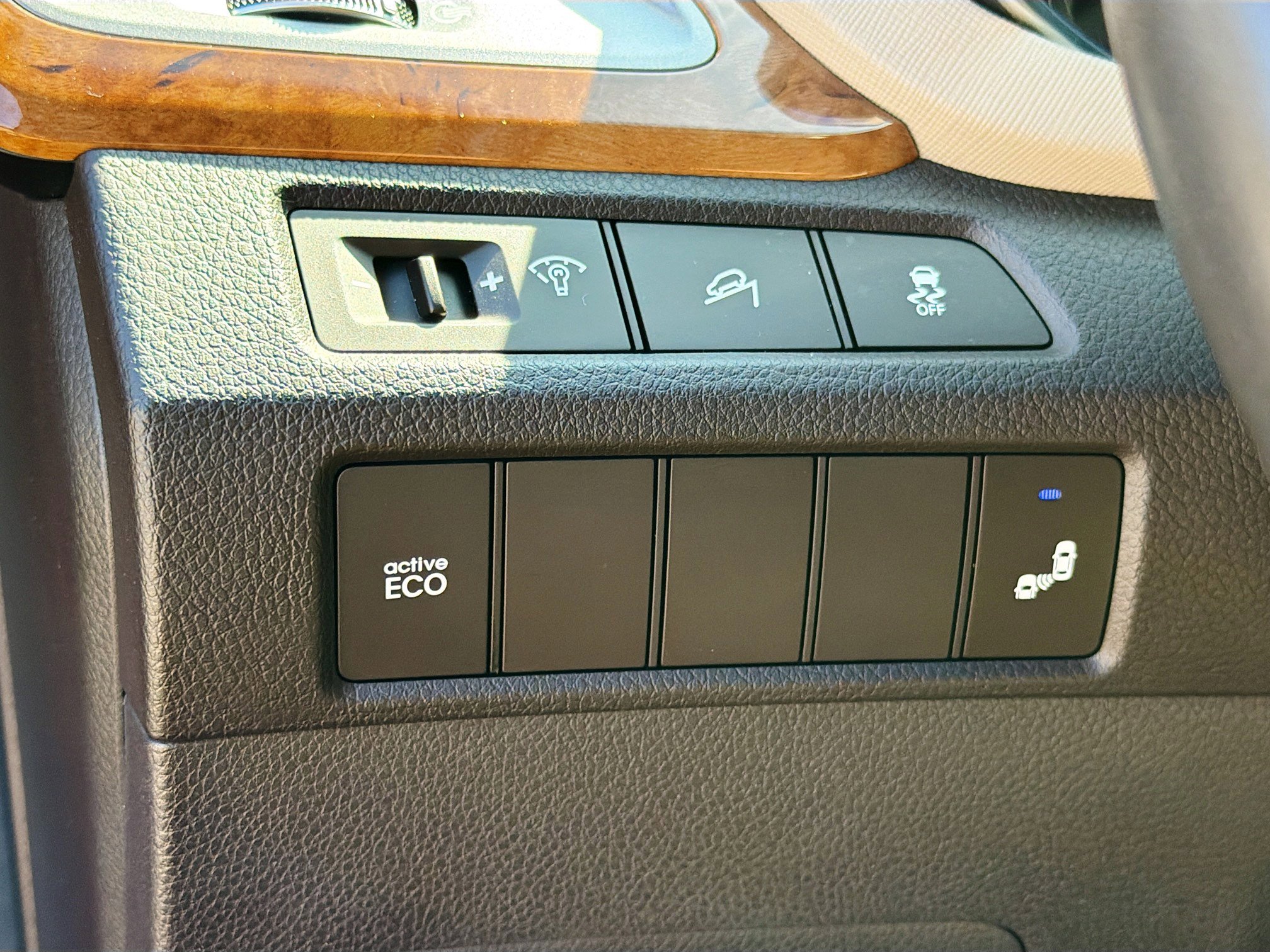 Used 2014 Hyundai Santa Fe GLS image 29