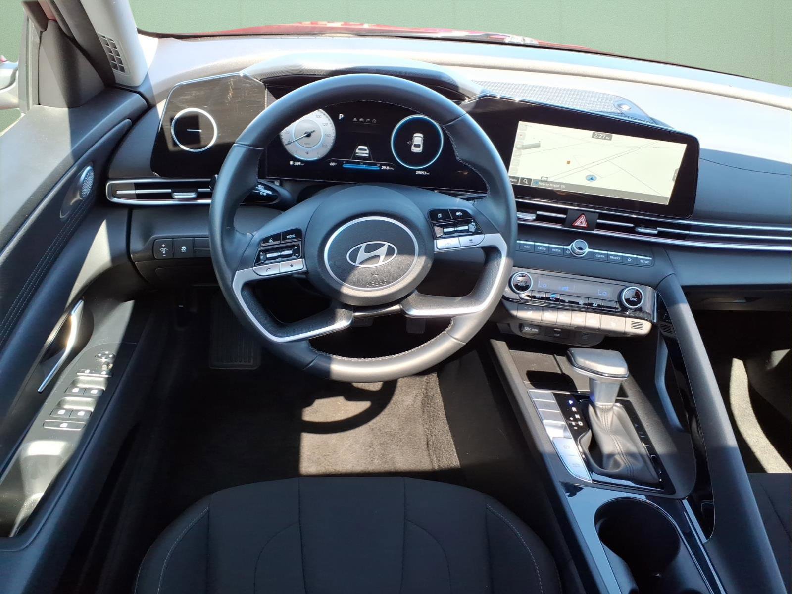 Used 2025 Hyundai Elantra SEL image 15