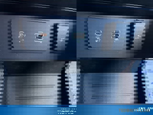 Used 2024 Land Rover Defender 90 V8 image 31