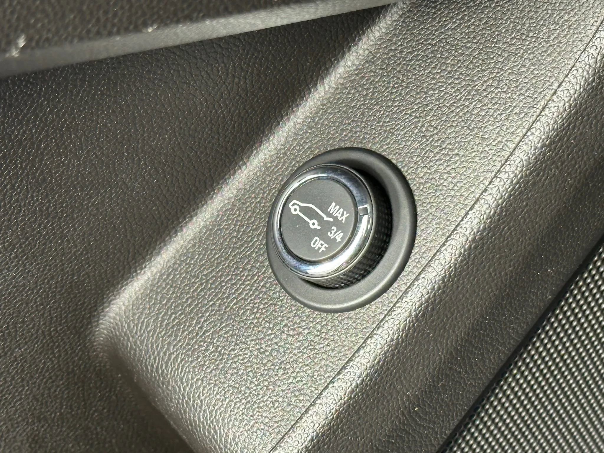 Used 2018 Chevrolet Traverse LT image 25