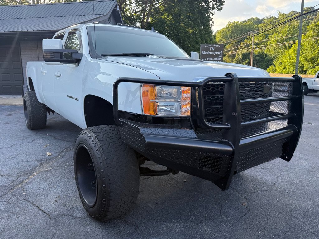 Used 2011 GMC Sierra 2500 Denali w/ Suspension Package, Off-Road AWD/4WD image 62