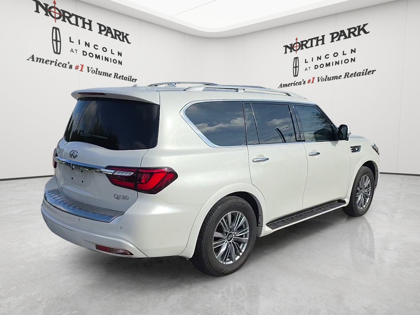 Used 2022 INFINITI QX80 Luxe w/ All-Season Package RWD image 6