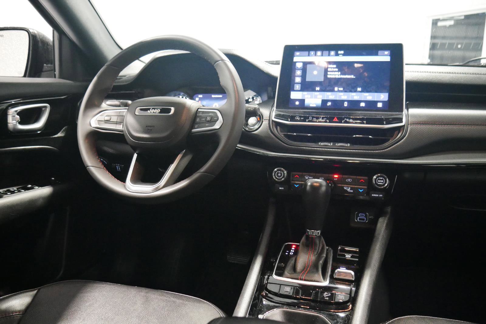 Used 2023 Jeep Compass Trailhawk image 18