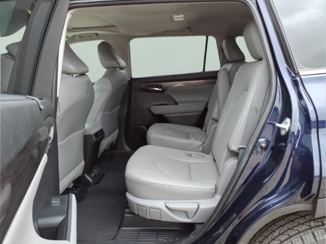 Used 2022 Toyota Highlander Limited AWD/4WD image 22