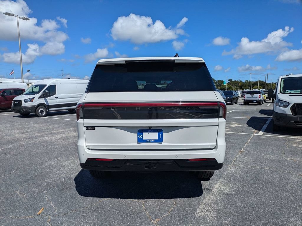 Certified 2026 Lincoln Navigator Reserve AWD/4WD image 6