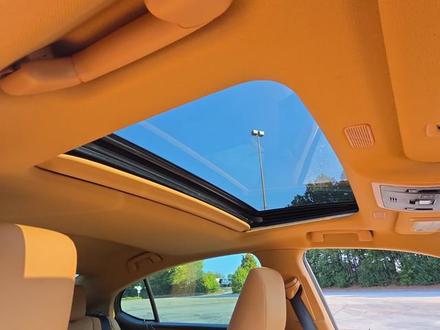 Used 2023 Lexus ES 300h w/ Premium Package FWD image 19