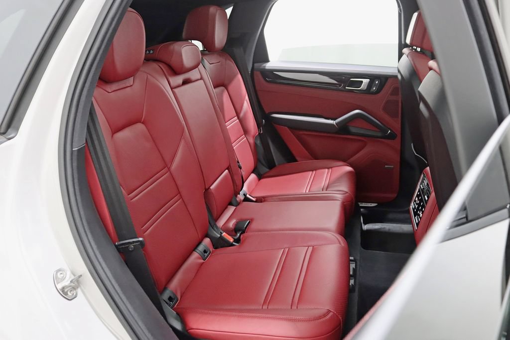 Used 2023 Porsche Cayenne S AWD/4WD image 28