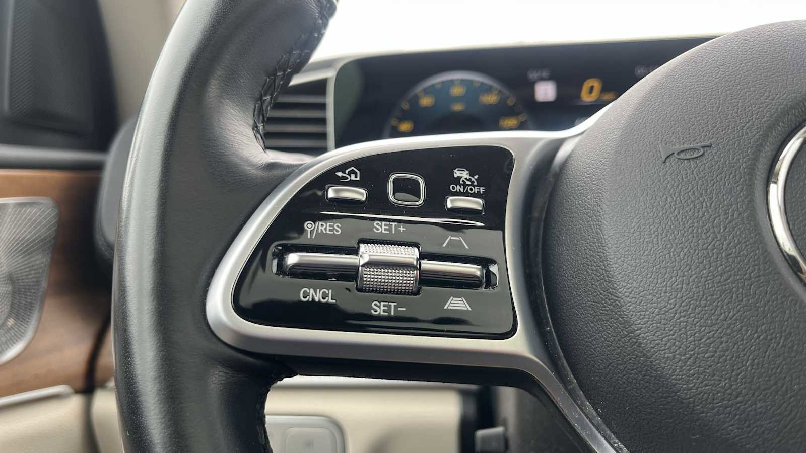 Used 2022 Mercedes-Benz GLS 450 4MATIC image 30