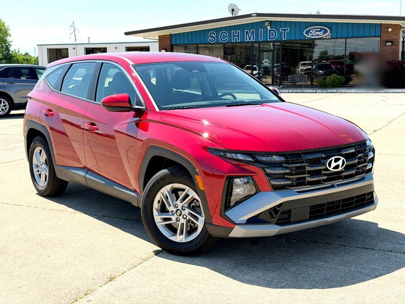 Used 2025 Hyundai Tucson SE FWD image 2