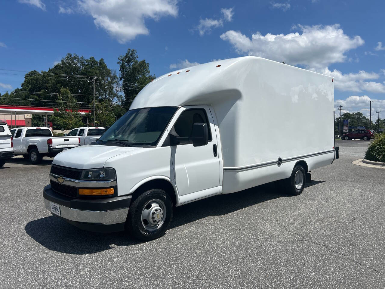 Used 2018 Chevrolet Express 3500 w/ Power Convenience Package image 4