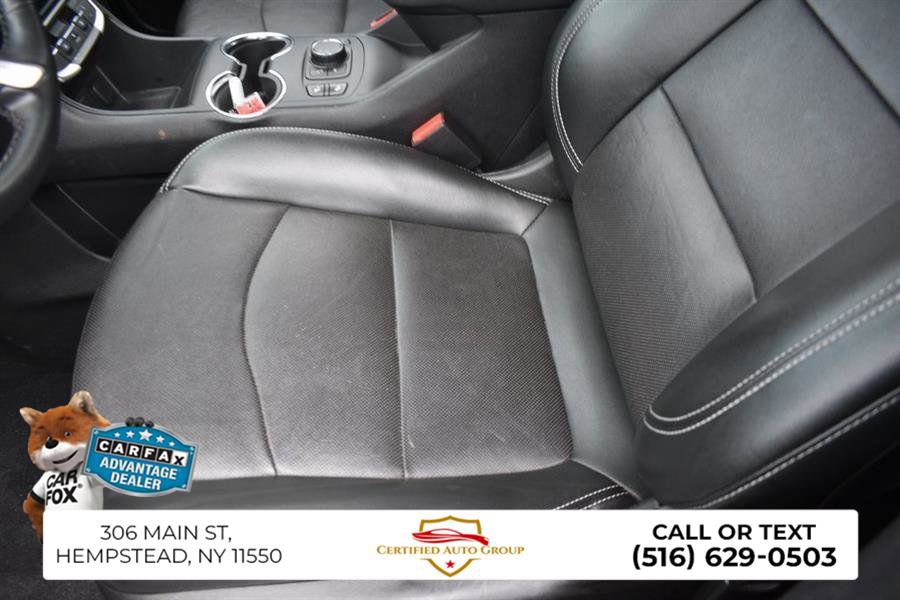 Used 2023 GMC Terrain SLT image 25