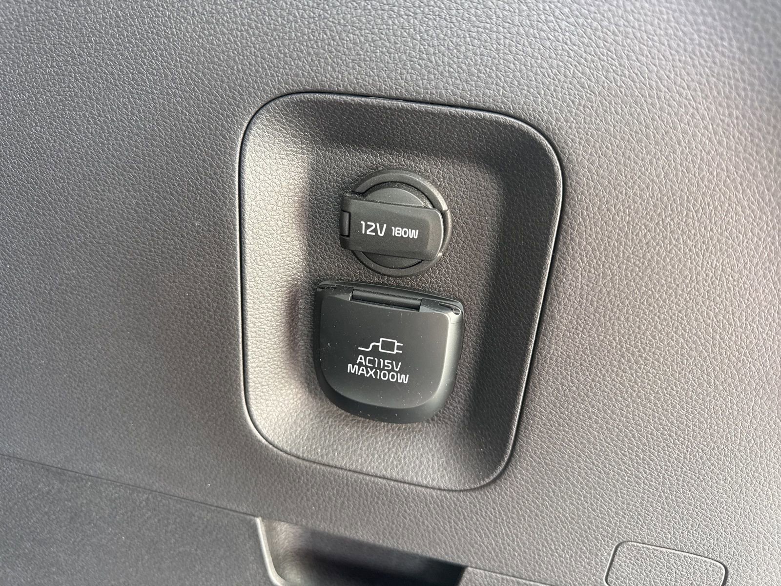 Used 2023 Kia Carnival SX Prestige image 16