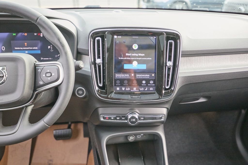 New 2026 Volvo XC40 B5 Core w/ Climate Package image 27