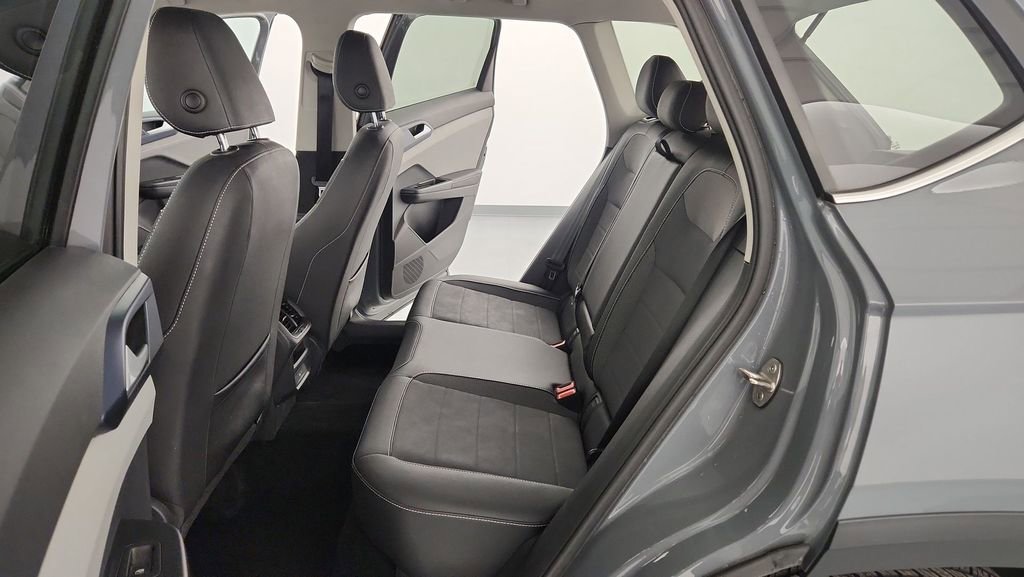 Used 2024 Volkswagen Taos SE w/ Panoramic Sunroof Package image 26