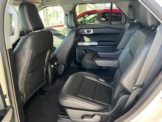 Used 2022 Ford Explorer XLT w/ Equipment Group 202A image 19