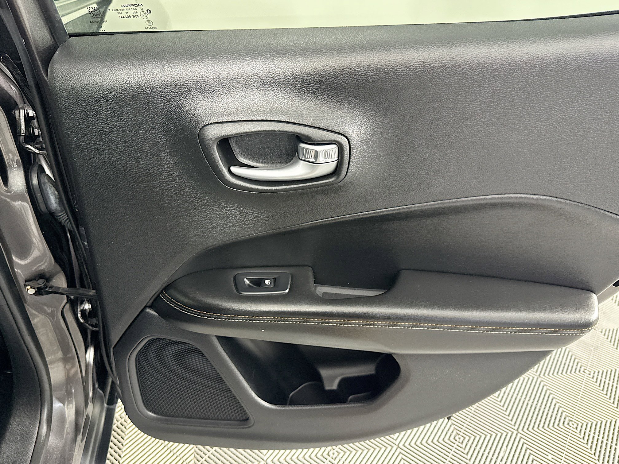 Used 2018 Jeep Compass Latitude w/ Popular Equipment Group image 27