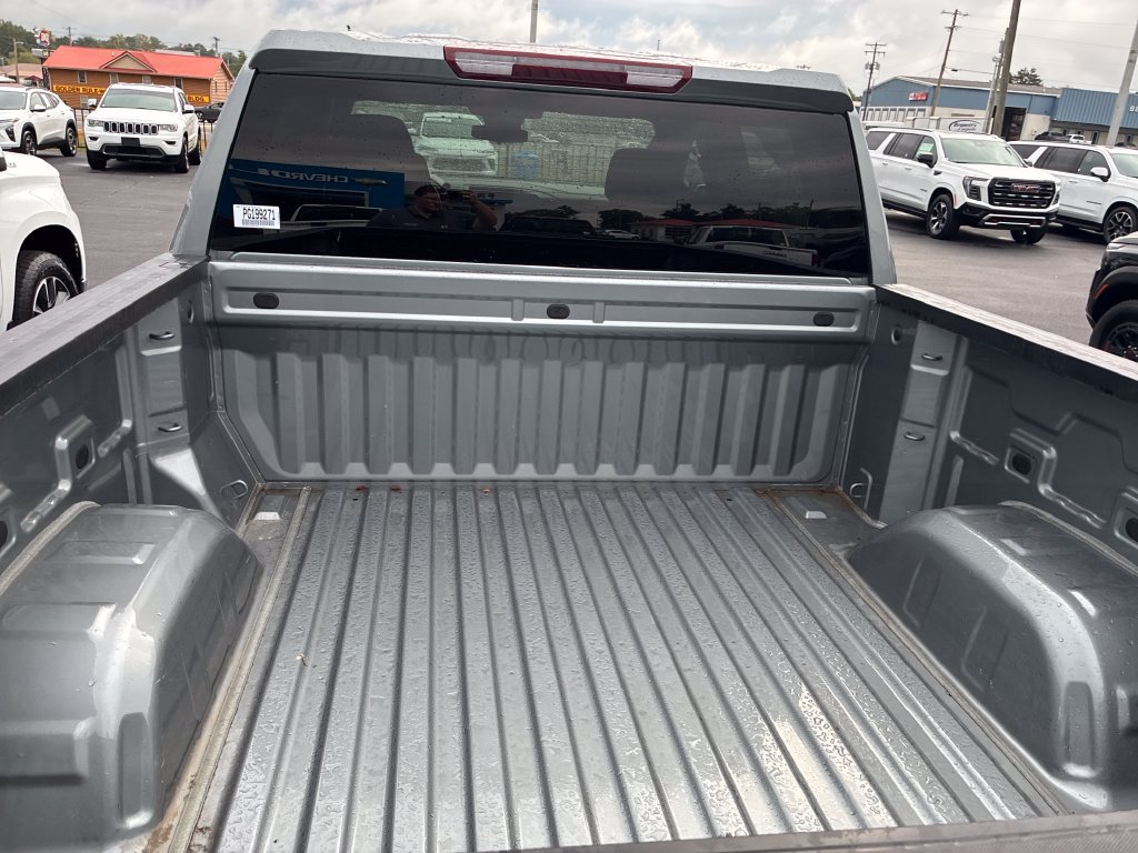 Used 2023 Chevrolet Silverado 1500 LT AWD/4WD image 18