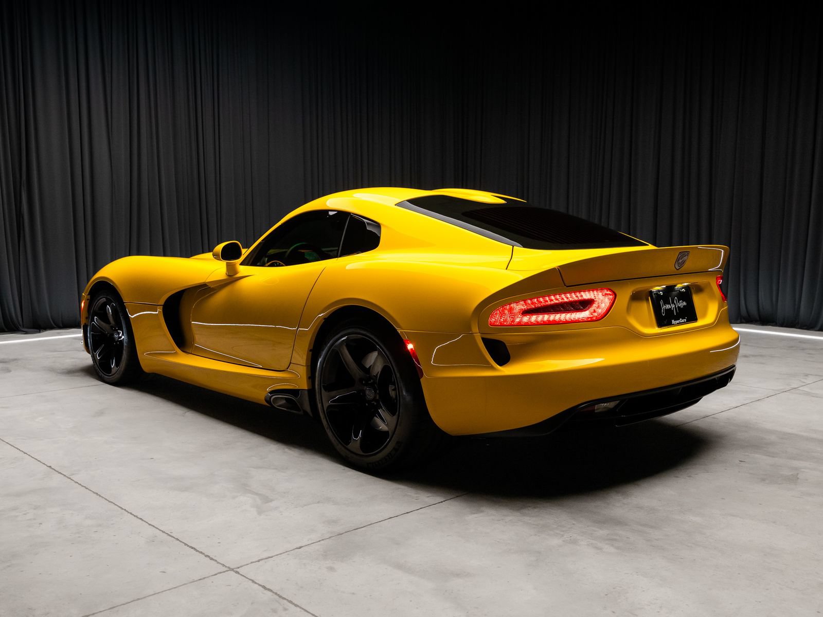 Used 2014 SRT Viper SRT-10 w/ Grand Touring Package RWD image 4