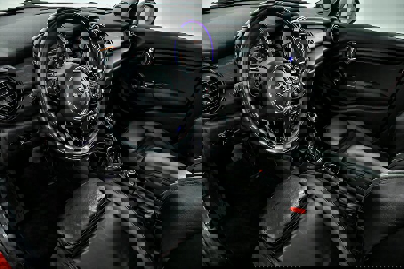 Used 2015 MINI Cooper 4-Door Hardtop image 16