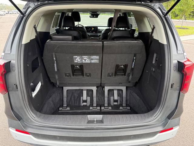 Used 2025 Kia Carnival FWD image 5