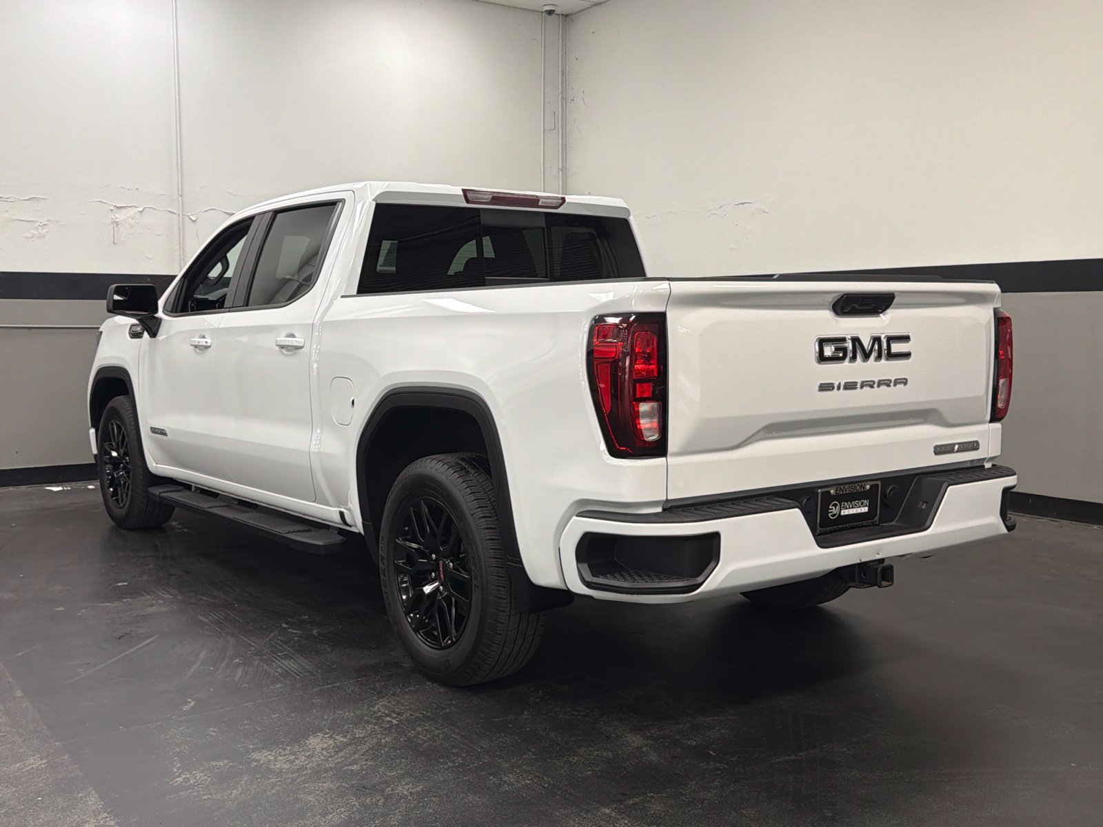 Used 2025 GMC Sierra 1500 Elevation w/ Preferred Package RWD image 9