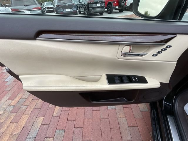 Used 2016 Lexus ES 350 w/ Luxury Package w/Wood Trim FWD image 10